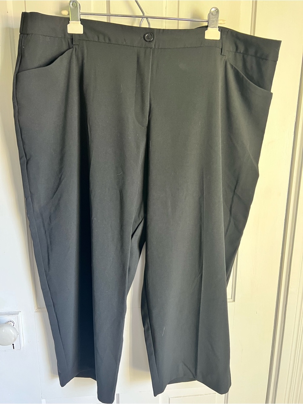 Counterparts Women’s Black Capris with Front Pockets size 22w